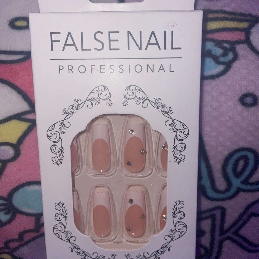 White French-tip Press-on Nails 24pcs
